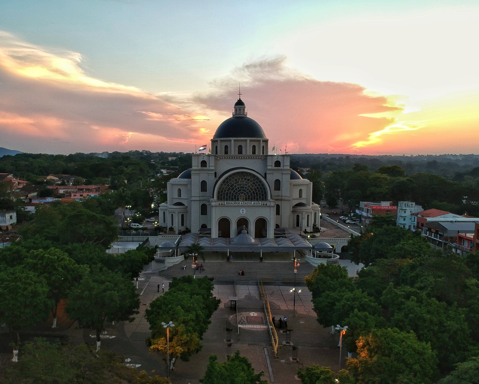 Basílica de Caacupé ao pôr do sol