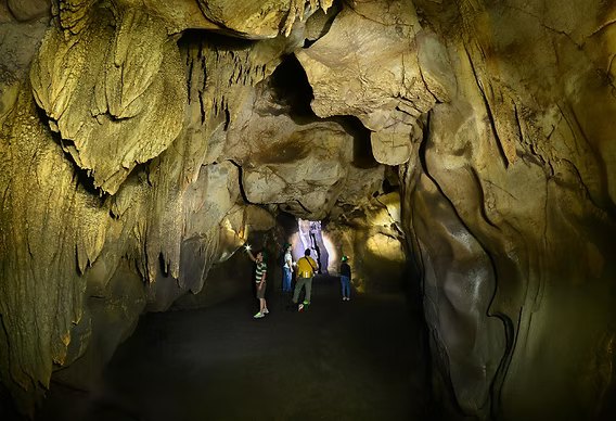 Interior das Cavernas de Vallemí